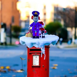 Adorno para buzón de correos de Pat el cartero y Papá Noel, adorno para buzón de correos, adorno para buzón de correos del Reino Unido, regalo de Navidad, juguetes amigurumi