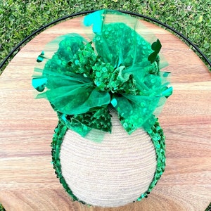 St. Patricks Day Clover Shredded Sequin Head Wrap, St Patrick&#39;s Day Baby Bow, Shamrock Clover Bow, Clover Bow,  St. Patricks Tulle Bow