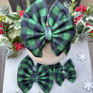 Green Buffalo Plaid Messy Headwrap, Fall Baby Bow, Christmas Bow, Toddler Bow, Messy Baby Bow, Baby Headwrap, Holiday Bow, green bow,