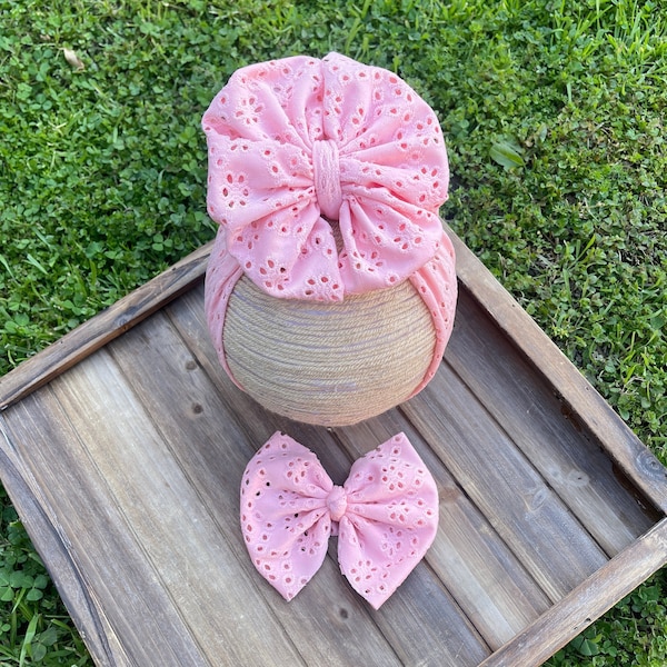 Dusty Pink Eyelet Messy Headwrap, Spring Headwrap, Spring Baby Bow, Spring Floral Headwrap, Messy Bow, Eyelet Headwrap, Baby Headwrap,