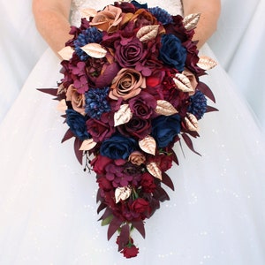 Burgundy rose gold bouquet. Navy blue bouquet. Dark wedding bouquet. Dark bridal bouquet. Gothic wedding. Alternative bouquet. Faux flowers