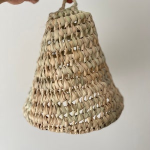 Pantalla cónica de hoja de palma