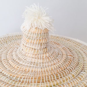 Paniére à linge en feuilles de palmier brodé de laine zdjęcie 3