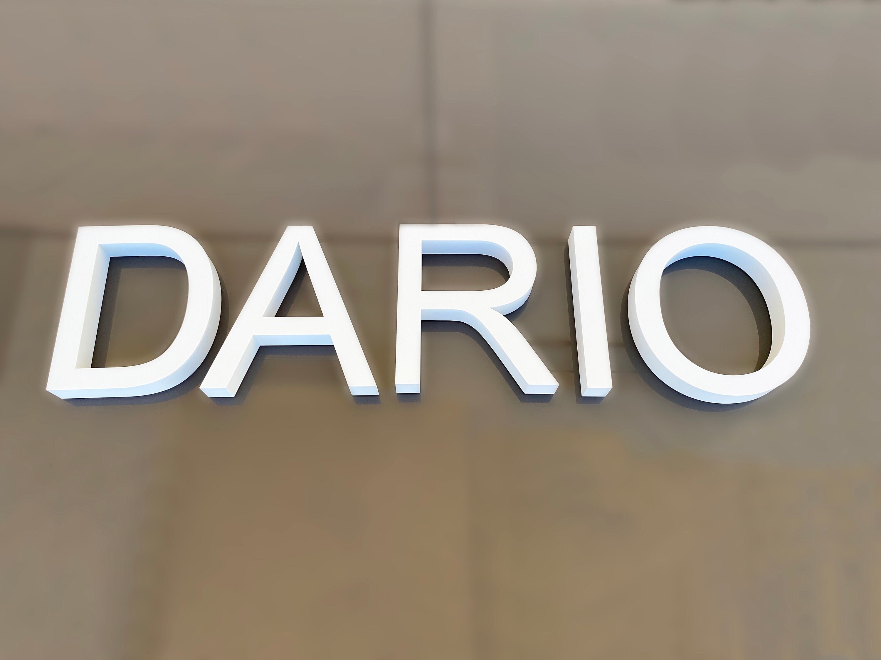 Custom 3D letters. Names in 3D to hang on the wall. Decoration with large letters. Colourful letters printed in 3D.