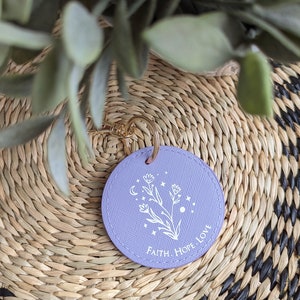 Round keychain purple flowers