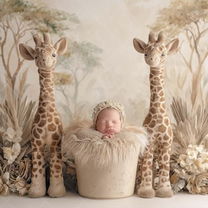 Fondo digital de safari de jirafas para recién nacidos: temática de jungla neutra con animales de peluche