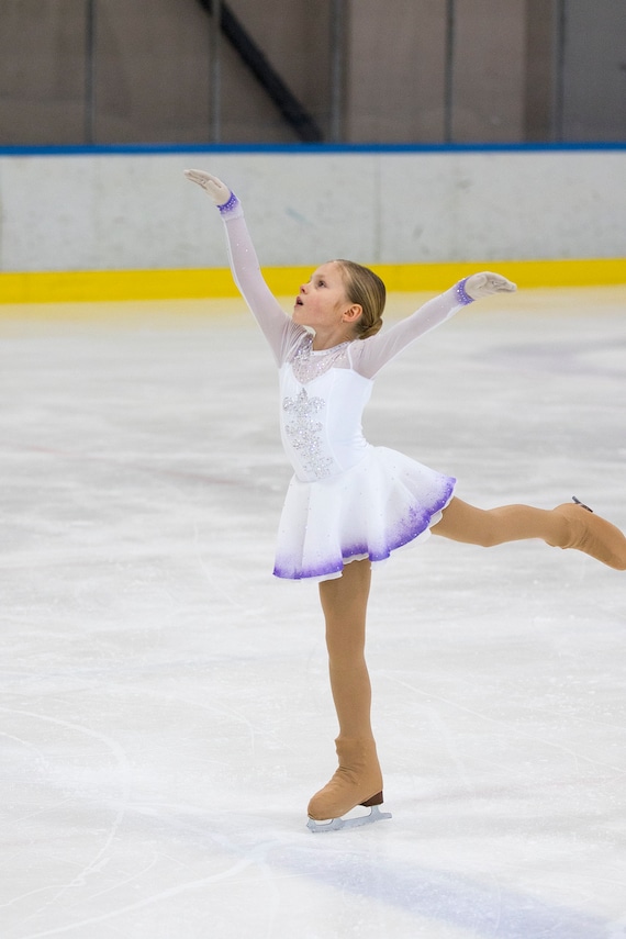 Robe de patinage artistique sur glace pour la compétition, robe blanche  élégante, compétition de tenue de patinage artistique, Fabriqué sur  commande -  France