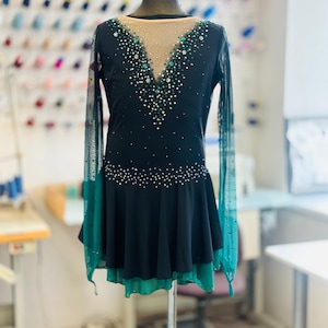 Abito da pattinaggio artistico personalizzato: costume da pattinaggio su ghiaccio da competizione fatto a mano