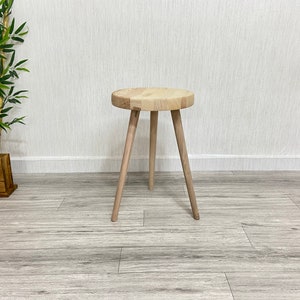 Tabouret minimaliste, décoration scandinave, tabouret sans dossier, tabouret en pin massif, tabouret de piano, petit tabouret en bois, tabouret pour plante en bois
