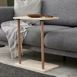Handgjort trä C-bord, modernt sidobord för vardagsrum