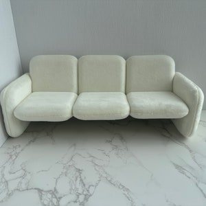 Domek dla lalek w skali 1:6, biała sofa Chiclet dla lalek 12-calowych, modułowa sofa Wilkes Miniature, ręcznie robione meble do domku dla lalek, miniaturowa kanapa dla lalek