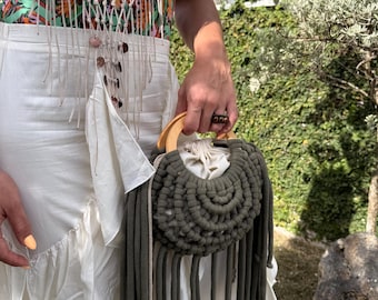 Circular macrame bag with fabric lining