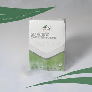Könnte beinhalten: Eine weiße Verpackung mit grünem Hintergrund. Die Verpackung trägt den Text "Superior Matratzenschoner" und das Logo "Spatzers". Der Text "Für ihre speziellen Bedürfnisse geleertigt!" befindet sich oben auf der Verpackung.
