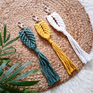 Bridesmaid proposal gifts, macramé keychain, macramé bachelor gifts, macramé keychain