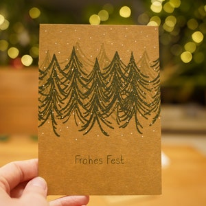 Cartolina di Natale “Gocciolamento silenzioso” Din A6 | Carta kraft | Cartolina | Albero di Natale | foresta | Fiocchi di neve | Buone vacanze | semplice ed elegante |