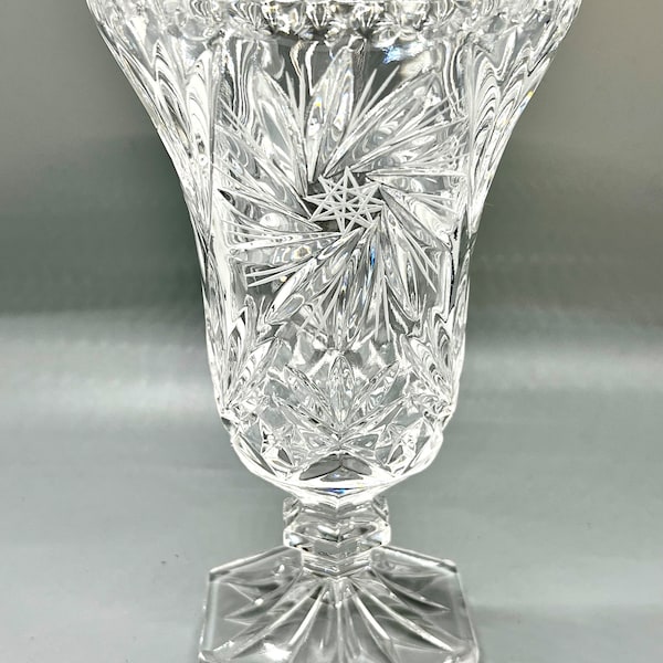 VINTAGE KRISTAL VAAS, Boho Cut Crystal vaas, 7" Hoog, Footed Lead Crystal vaas, Pinwheel patroon, gefacetteerde voet Star cut op basis