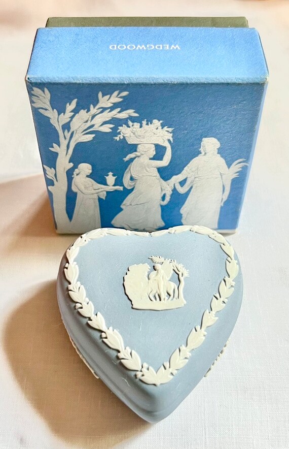 ウェッジウッド ジャスパーウェア ハートボックス：ライトブルーの蓋