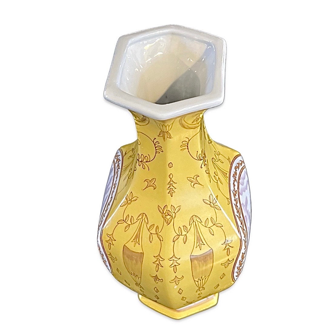 Vintage Yellow Chinese Porcelain Vase: You Xian Ju Zhi Mark - 20th