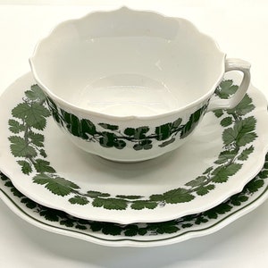 Antique Meissen Gilded Ivy Vine Tea Set Trio: c.1900 Cake Plate