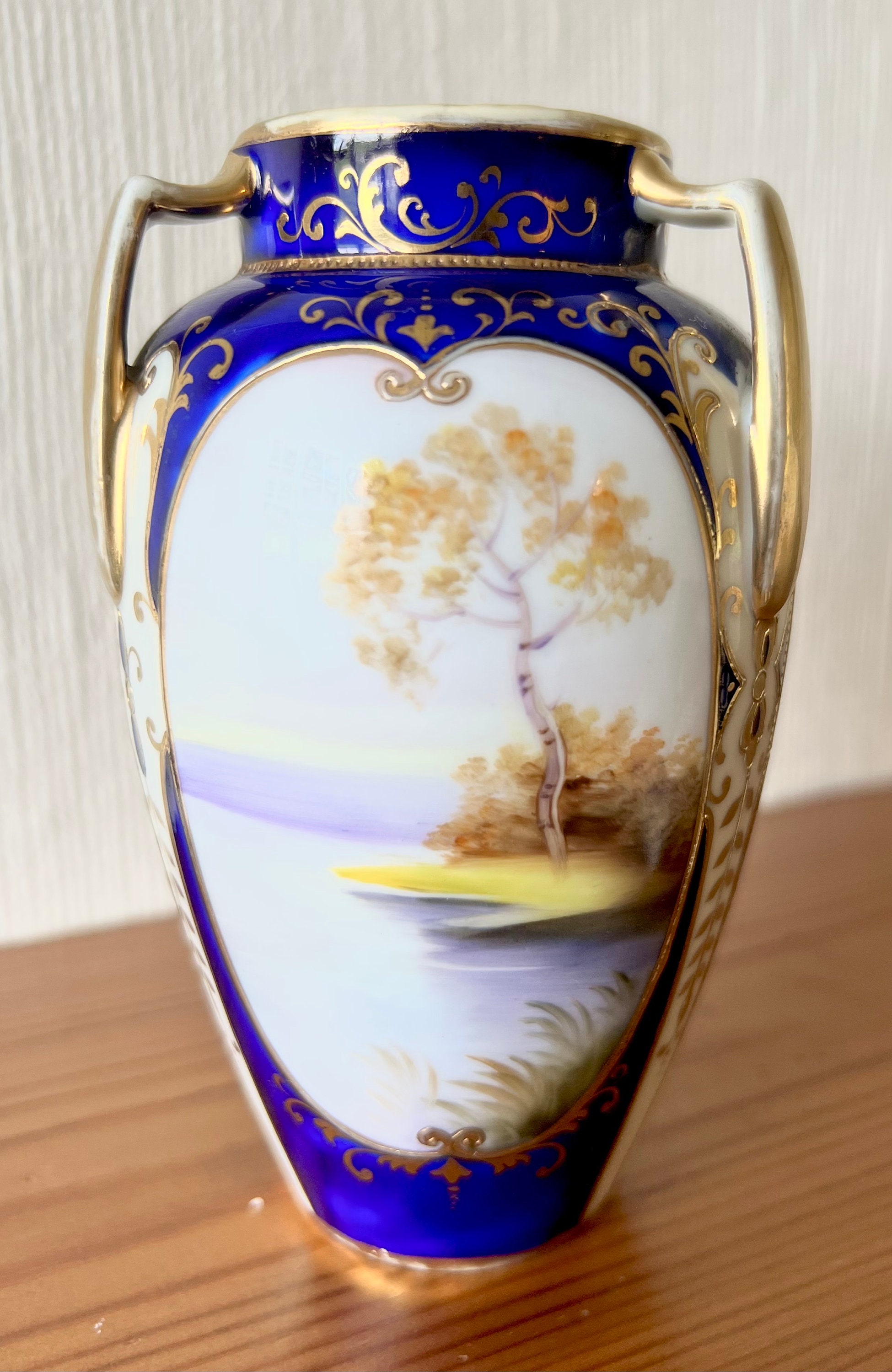 JAPANESE PORCELAIN VASE / Floral / Blue White Gold / Made in Japan