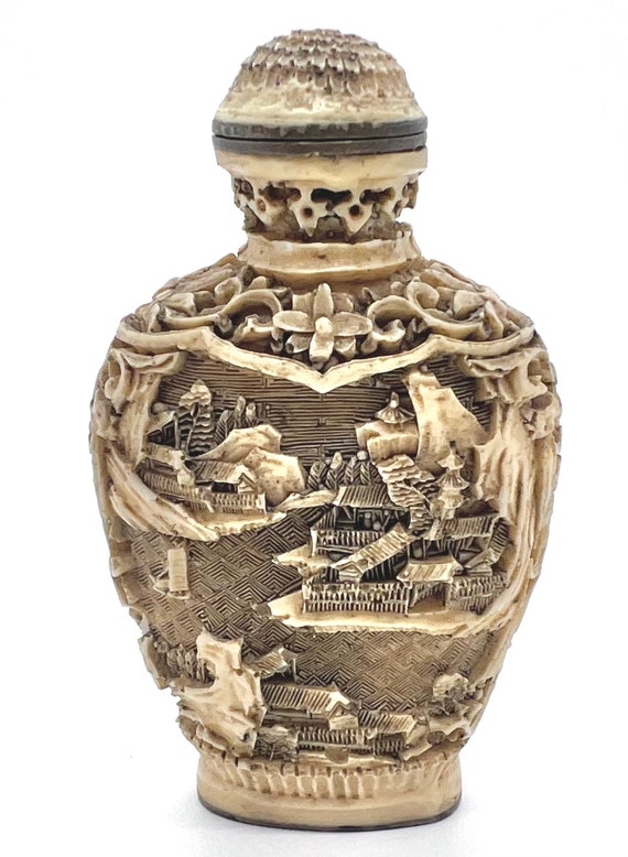 ANTIQUE CHINESE SNIFF Bottle, handcarved Resin Ma… - image 3