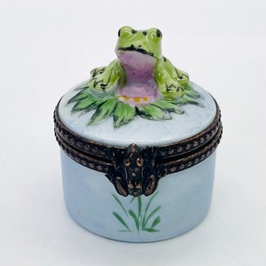 Pastillero vintage de porcelana de Limoges con forma de rana: Pintado a mano