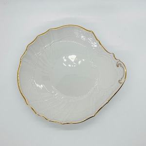Antique KPM Berlin Porcelain Dishcloth Shell shaped dish | Bonbon dish | c1900 | KPM White porcelain, gilded with Osier border