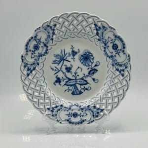 Vintage Meissen Porcelain Blue Onion Reticulated Porcelain Plate with Crossed Swords Mark, Germany c. 1970, pierced border