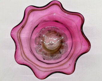 アンティークビクトリア朝のクランベリーガラスボウル：ハンカチフリル