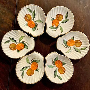ROYAL WORCESTER EVESHAM Fine Porcelain, England, Set of 6 Vintage Scalloped SeaShell Nut, Apperitive Side Dish with gold rim.