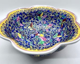Bol antiguo de porcelana Famille Rose de la dinastía Qing: porcelana floral pintada a mano.