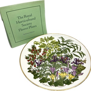 Limitierter Franklin & Wedgwood Sammlerteller mit Blumen der Jahrestellerkollektion. Die Blumen des Februars von Leslie Greenwood