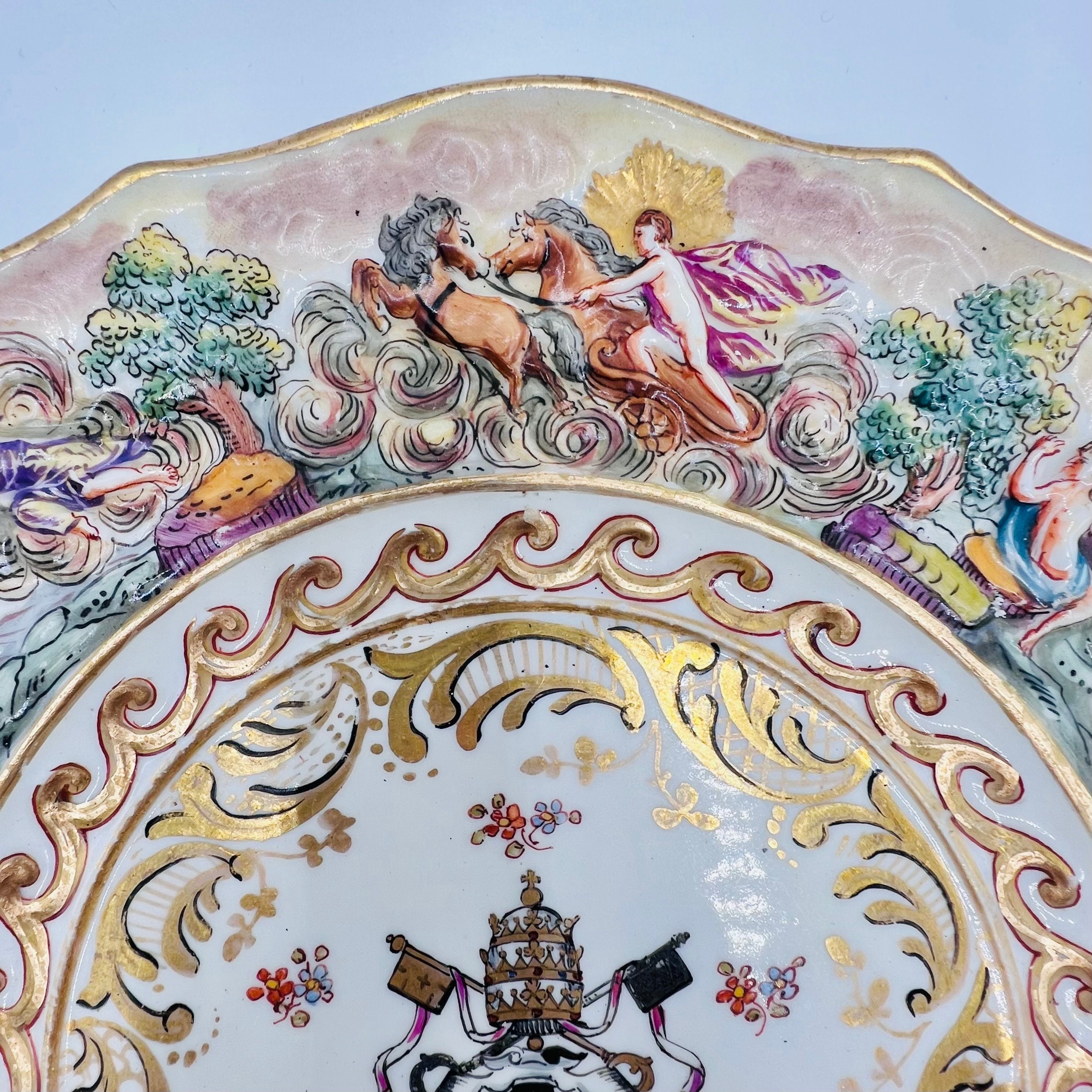 アンティーク カポディモンテ スタイル プレート: ボーネ＆ゾーネ神話