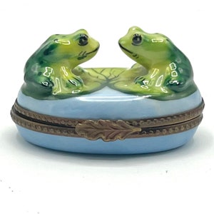 Vintage Limoges France Porcelain Box: Love Frogs Trinket Pill Box