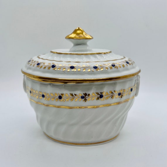 アンティーク英国製磁器の蓋付きボウル：金色の花柄、1793年頃～1880