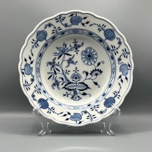 ANTIQUE MEISSEN porcelain PLATE in Blue Onion pattern  c1900 | Antique Porcelain Blue & White Plate, dia 24 cm