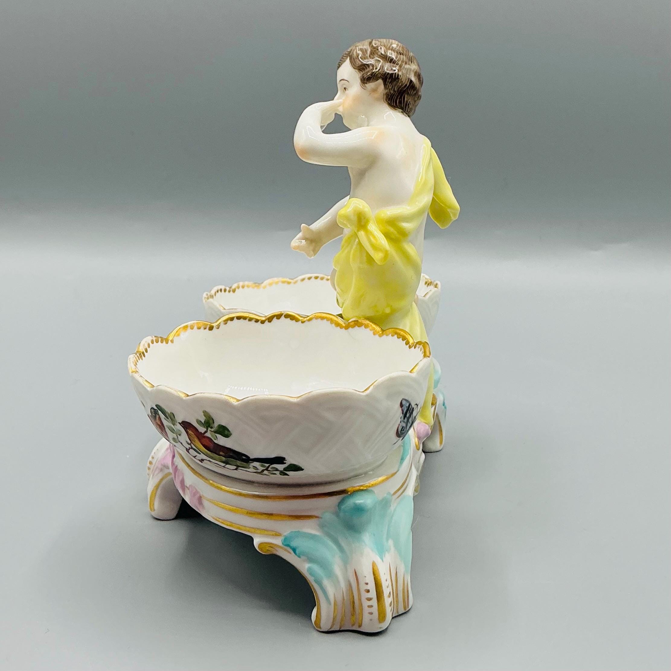 KPM白磁　Covered Vegetable Dish with figure KPM白磁 Covered Vegetable Dish with figure