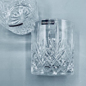 Geschliffene Kristall-Whiskybecher, Set mit 2 altmodischen Doppelgläsern, Thomas Webb England