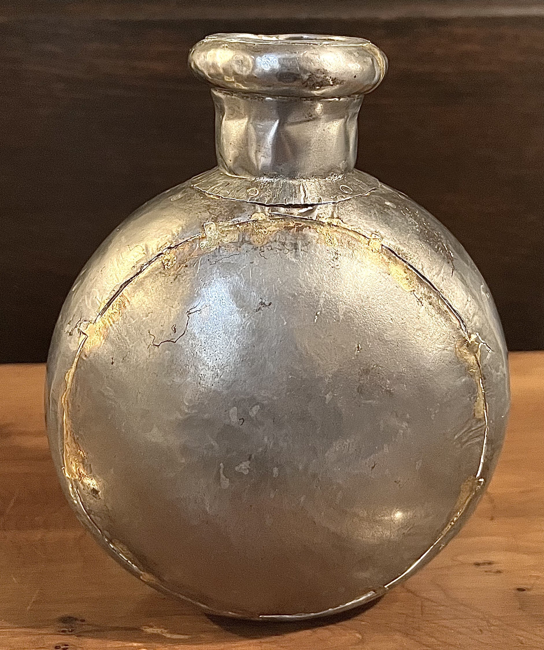 【希少】アンティーク　骨董品　装飾的な金属製フラスコ型花瓶？ 希少】アンティーク 骨董品 装飾的な金属製フラスコ型花瓶？