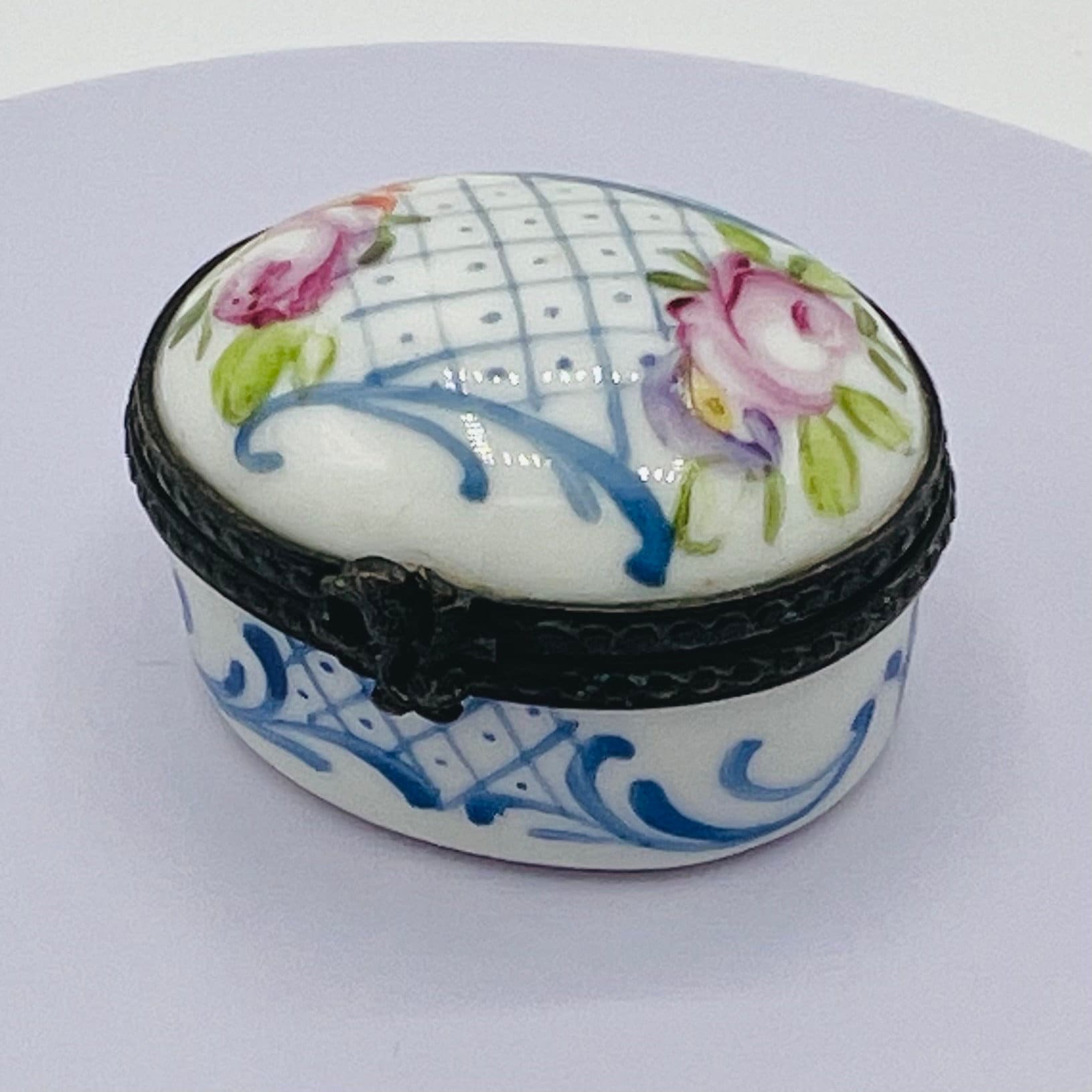 ヴィンテージ リモージュ磁器製ピルケース：フランス製手描き花柄小物