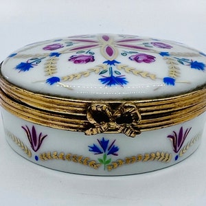 Vintage Limoges Castel Trinket Box: Handpainted French Porcelain