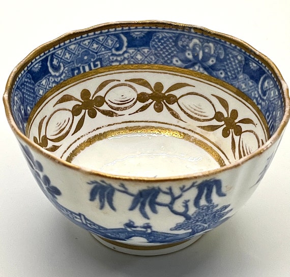 陶器 青と白の風景画　ボウル 骨董品 染付 古美術 レトロ 陶器 青と白の風景画 ボウル 骨董品 染付 古美術 レトロ 工芸品