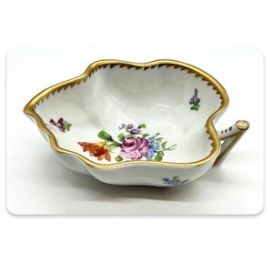 PORCELANA ANTIGUA DE DRESDE, plato con forma de hoja, flores pintadas a mano y cuenco dorado, plato de bombones decorativo antiguo, excelente estado
