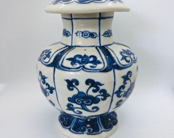 Rare Antique Chinese Blue & White Vase: Ming Dynasty Porcelain