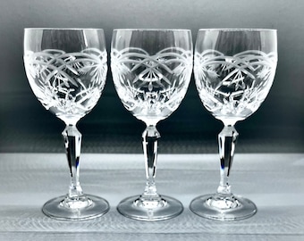 Vintage Cut Crystal Wine Glasses - Delicate Leaf Etched Pattern - Set of 3, 16.5 cm