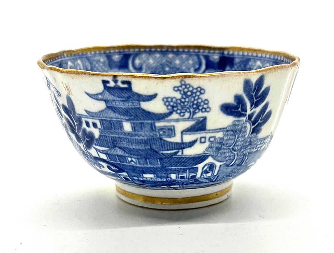 陶器 青と白の風景画　ボウル 骨董品 染付 古美術 レトロ sddefault.jpg