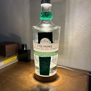 Lampada Artigianale con Bottiglia di Gin – Lampada da Tavolo Vintage – Arredo Bar Unico – Regalo per Amanti del Gin