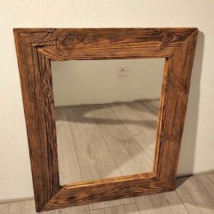 Rustykalne lśniące ściany do przedpokoju, łazienki. Rustykalna rama lustra z drewna. Lustro z odzyskanego drewna, duże. Meble z drewna barnwood