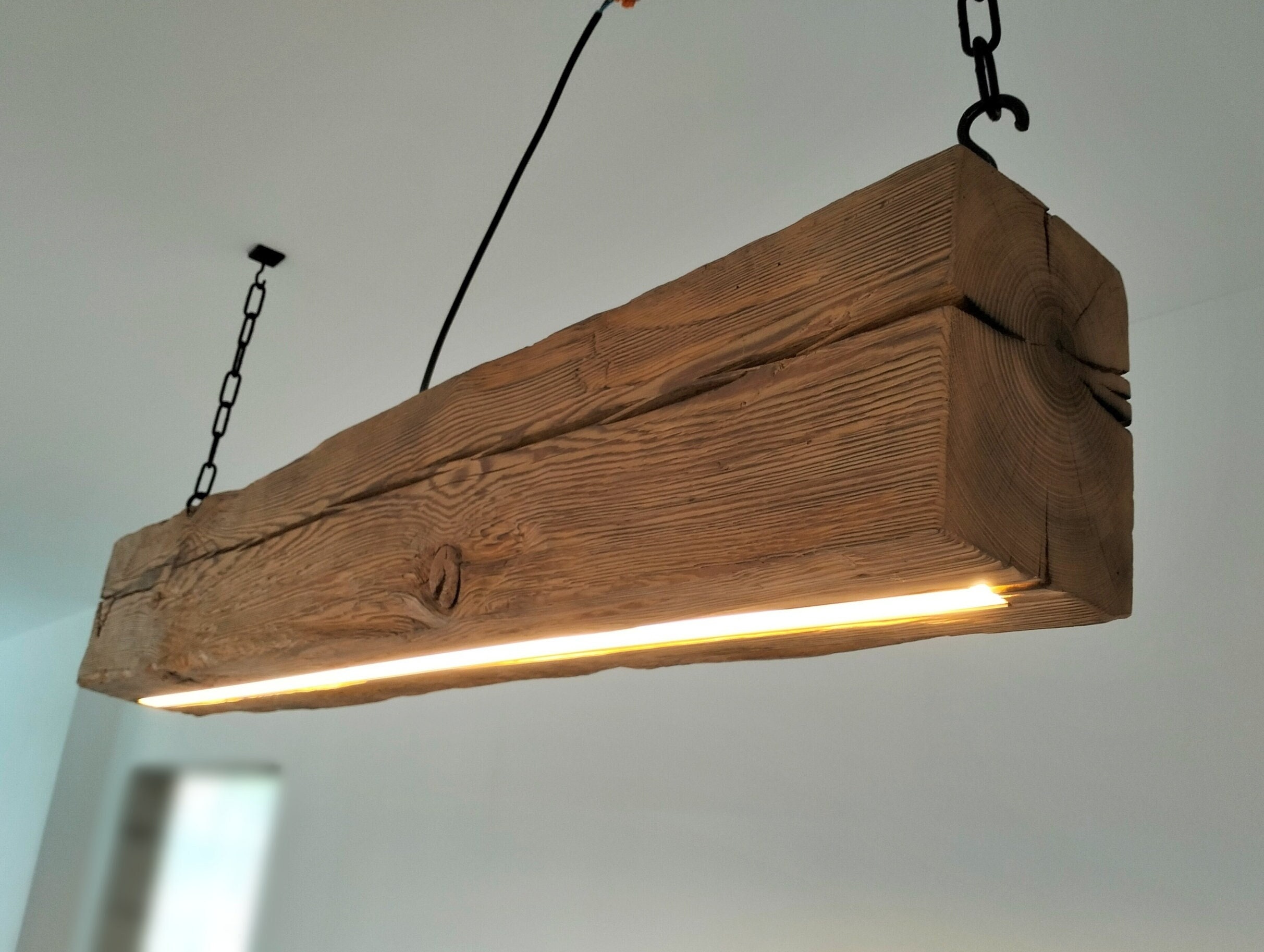 Holzbalken Led Pendelleuchte. Kronleuchter aus Holz. Rustikale  LED-Hängelampe. Lampe über dem Esstisch, LED-Lampe, Beleuchtung,  Innenausbau - Etsy.de