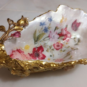 Floral & Butterfly Oyster Shell